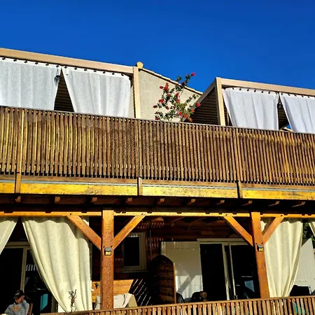 O Fil De L'eau Piscine Acces Riviere Bed & Breakfast