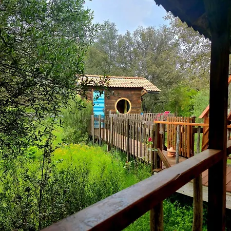 O Fil De L'eau Piscine Acces Riviere Bed & Breakfast 4*