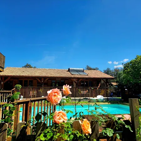 O Fil De L'eau Piscine Acces Riviere 4* Omessa