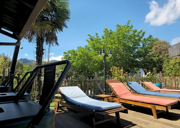 O Fil De L'eau Piscine Acces Riviere 4* Omessa