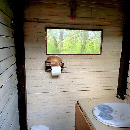 O Fil De L'eau Piscine Acces Riviere Bed and Breakfast 4*