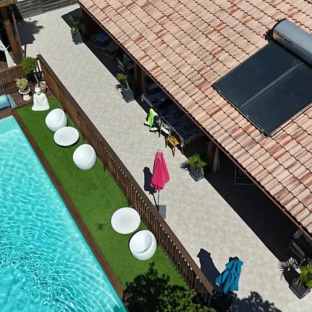 O Fil De L'eau Piscine Acces Riviere Omessa