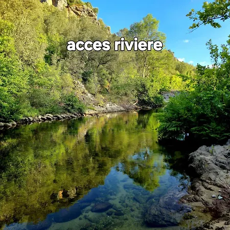 O Fil De L'eau Piscine Acces Riviere Bed and Breakfast 4*