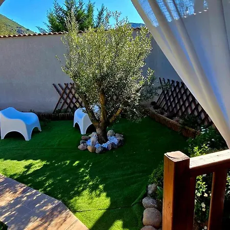 O Fil De L'eau Piscine Acces Riviere Bed & Breakfast 4*
