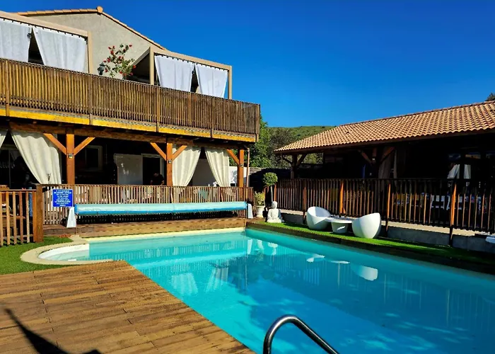 O Fil De L'eau Piscine Acces Riviere 4* Omessa