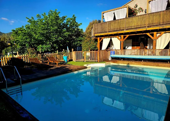 O Fil De L'eau Piscine Acces Riviere ベッド・アンド・ブレックファスト