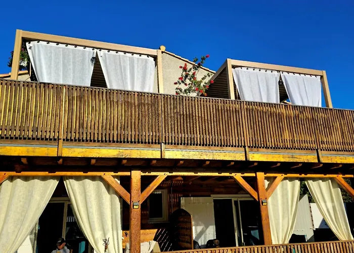 O Fil De L'eau Piscine Acces Riviere Bed & Breakfast