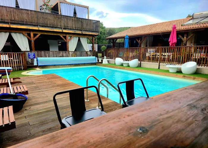 O Fil De L'eau Piscine Acces Riviere ベッド・アンド・ブレックファスト 4*