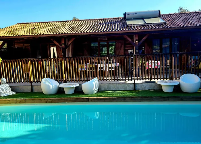 O Fil De L'eau Piscine Acces Riviere ベッド・アンド・ブレックファスト