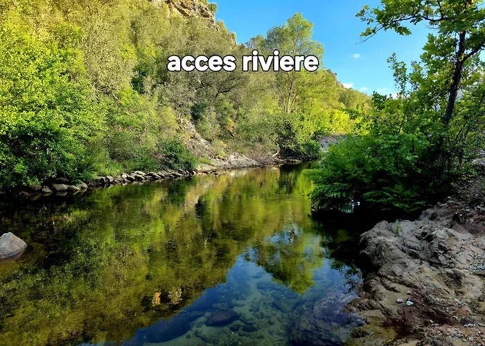 O Fil De L'eau Piscine Acces Riviere Bed & Breakfast 4*